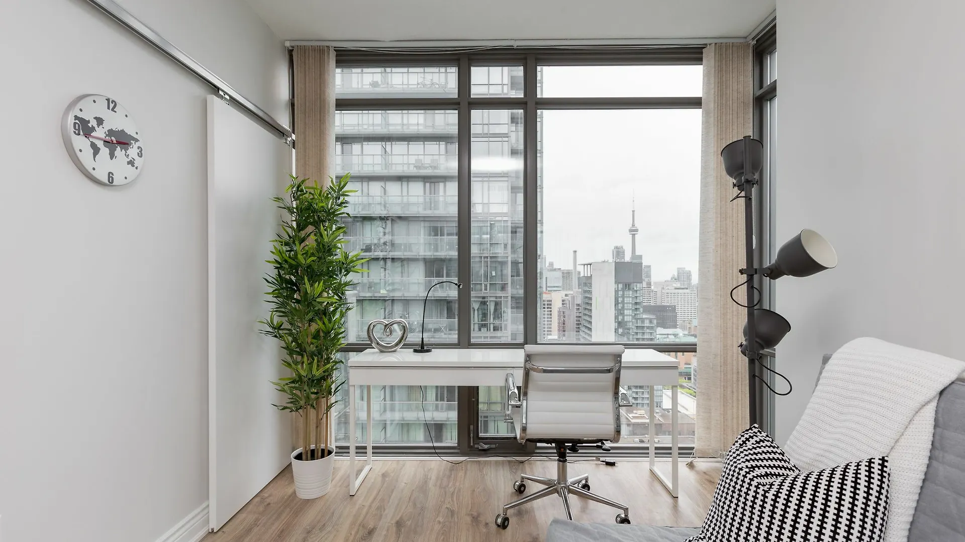 טורונטו Quickstay - Luxury Sub-Penthouse On Bay St. מלון